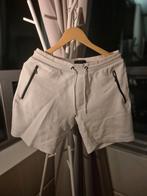Grijze sportshort | Light gray athletic shorts, Ophalen of Verzenden, Zo goed als nieuw, Grijs, Sneakers of Gympen
