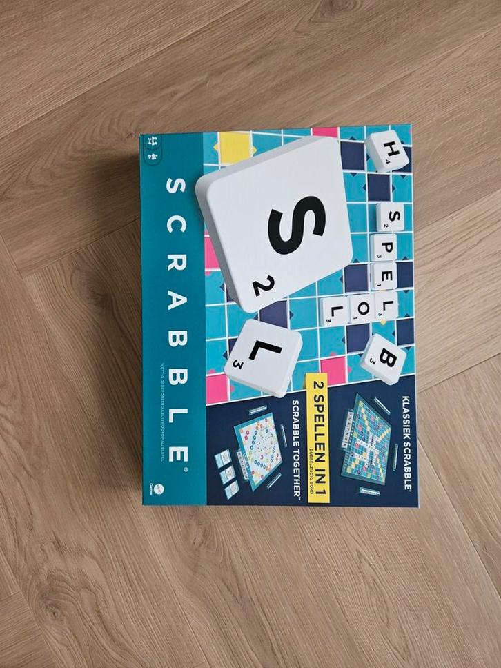 Scrabble Klassiek - 2 Spellen in 1, Hobby en Vrije tijd, Gezelschapsspellen | Bordspellen, Zo goed als nieuw, Drie of vier spelers