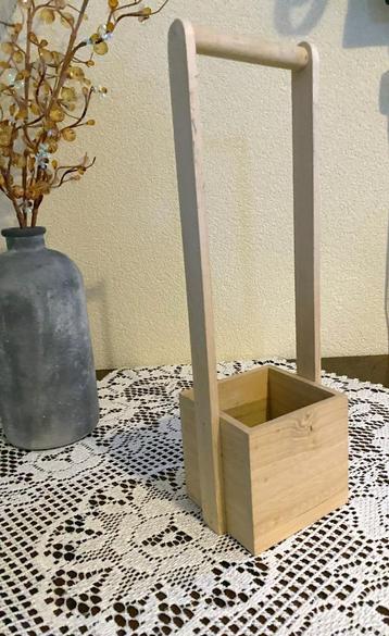 leuke houten bloempot waterput 10 x 10 x 38 cm beschikbaar voor biedingen