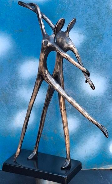 *Bodrul Khalique, Ballerina dancing couple. Brons.  IKEA.  beschikbaar voor biedingen