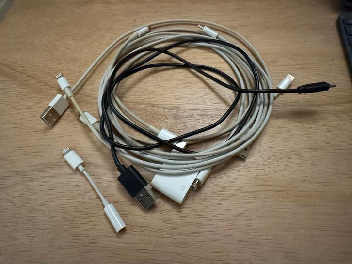 Bundel Apple Lightning oplaad kabels, Telecommunicatie, Mobiele telefoons | Telefoon-opladers, Gebruikt, Apple iPhone, Ophalen of Verzenden