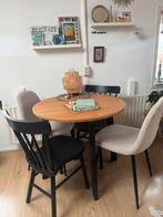 Ronde eettafel met 2 zwarte stoelen, Ophalen, Zo goed als nieuw, Rond, 100 tot 150 cm