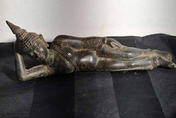 Liggende bronzen boeddha., Antiek en Kunst, Kunst | Niet-Westerse kunst, Ophalen of Verzenden