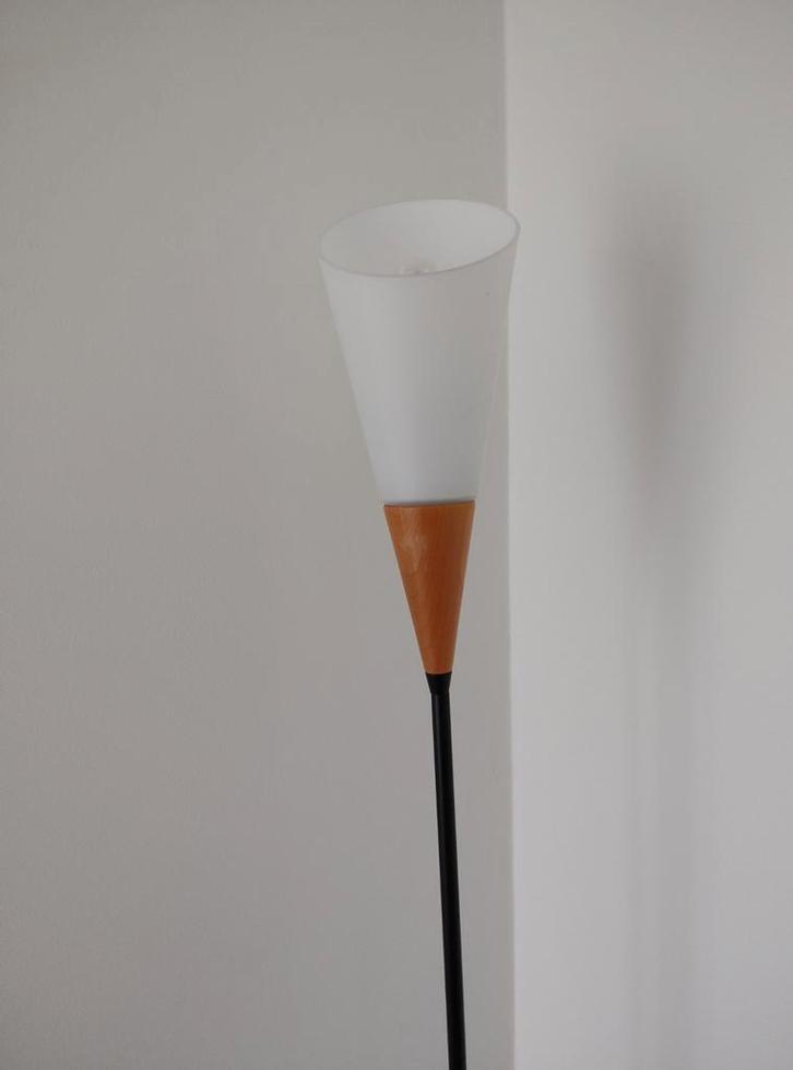 2 vintage jaren '90 staande lampen (€5/stuk), Huis en Inrichting, Lampen | Vloerlampen, Gebruikt, 150 tot 200 cm, Glas, Metaal