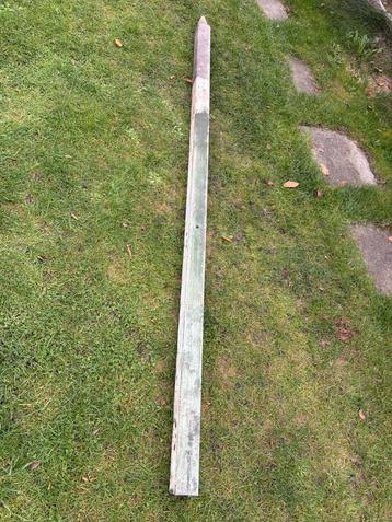 Kunststof paal beschikbaar voor biedingen