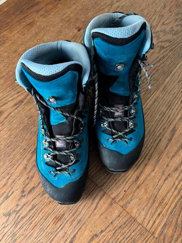 Lowa Alpine Expert GTX maat 39 (38) beschikbaar voor biedingen