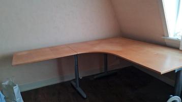 Bekant  hoekbureau in hoogte verstelbaar 
Ikea - afbeelding 1