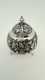 Antiek Djokja zilveren strooier uit Indonesië. Hoog: 6,6 cm., Antiek en Kunst, Verzenden, Zilver