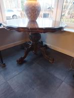 Antieke ronde tafel met sierlijke voet, Ophalen