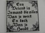 Tegel , een vriend is iemand die alles van je weet, Ophalen of Verzenden, Nieuw