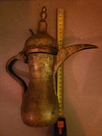 Antieke Arabische koffiepot van brons, Ophalen of Verzenden, Brons