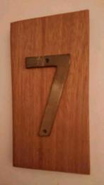 Houten bordje met huisnummer 7 (ZEVEN) hoogte 22cm, Ophalen of Verzenden, Zo goed als nieuw