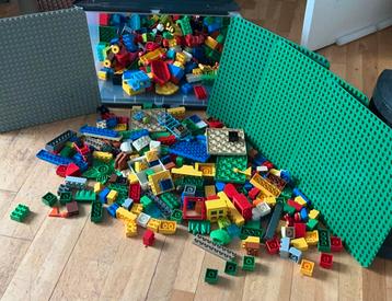 Duplo. Heel erg veel duplo. Waaronder 4 grote grondplaten. beschikbaar voor biedingen