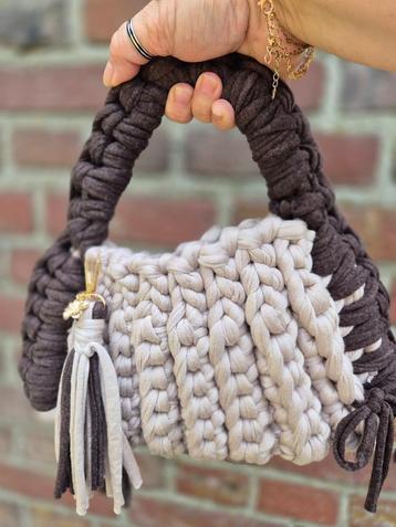 Handmade crochet trendy bag beschikbaar voor biedingen