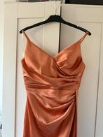 Zalmkleurig satijnen feestjurk, Ophalen of Verzenden, Zo goed als nieuw, Maat 38/40 (M), Overige typen