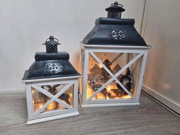 Lantaarn met verlichting met sneeuw, herten, kerstman beschikbaar voor biedingen