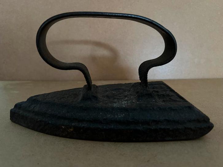 Antieke strijkijzer strijkbout ( giet ) ijzer, Antiek en Kunst, Antiek | Gereedschap en Instrumenten, Ophalen