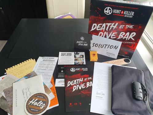 Hunt a Killer - Death at te Dive Bar - muder mystery, Hobby en Vrije tijd, Gezelschapsspellen | Overige, Gebruikt, Ophalen of Verzenden