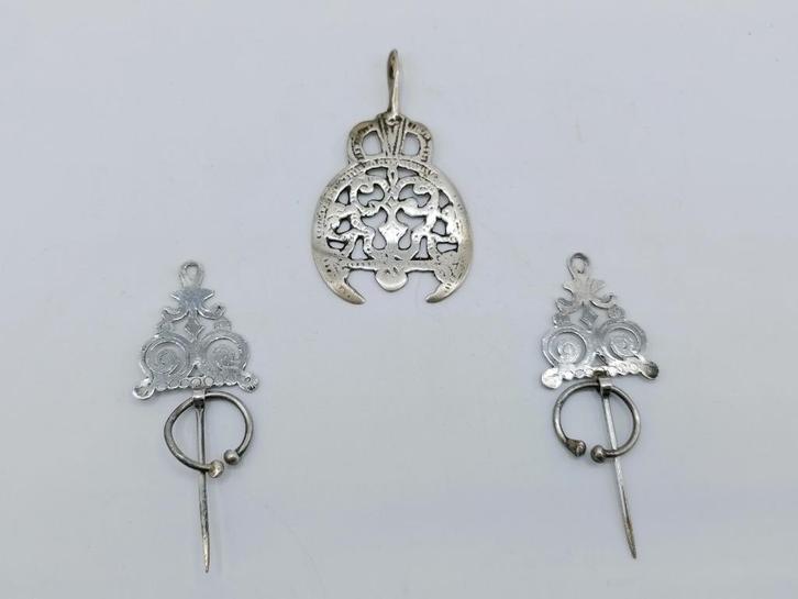 Zilveren berber fibula's + hanger, Tunesië, Sieraden, Tassen en Uiterlijk, Antieke sieraden, Hanger, Zilver, Verzenden