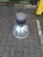 Industriele lampen voor werkplaats, Ophalen