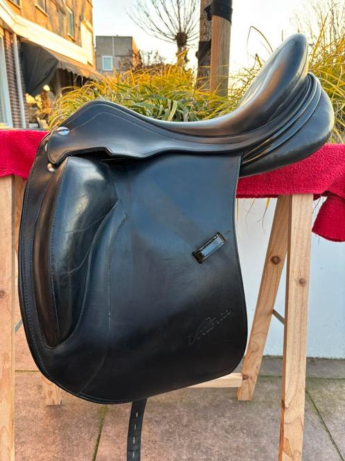 Erreplus vittoria zadel 17”, Dieren en Toebehoren, Paarden en Pony's | Zadels, Zo goed als nieuw, Dressuur, Verzenden