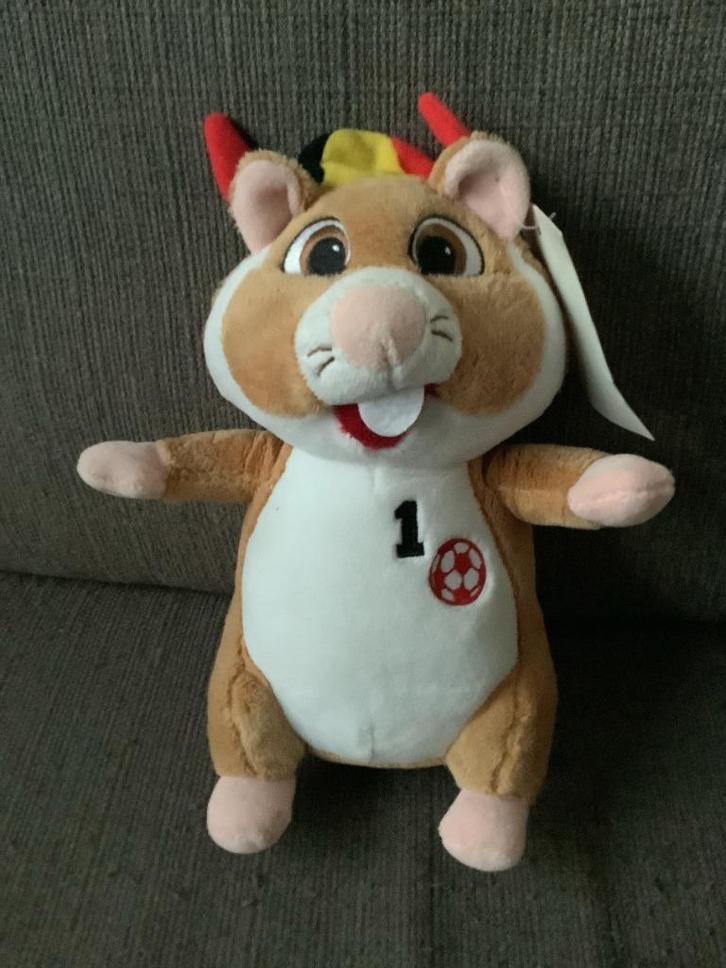AH hamster voetbal Belgie met mutsje 22 cm Nieuw bieden, Kinderen en Baby's, Speelgoed | Knuffels en Pluche, Nieuw, Overige typen