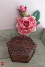 Vintage handgesneden houten doosje, Antiek en Kunst, Kunst | Beelden en Houtsnijwerken, Ophalen of Verzenden