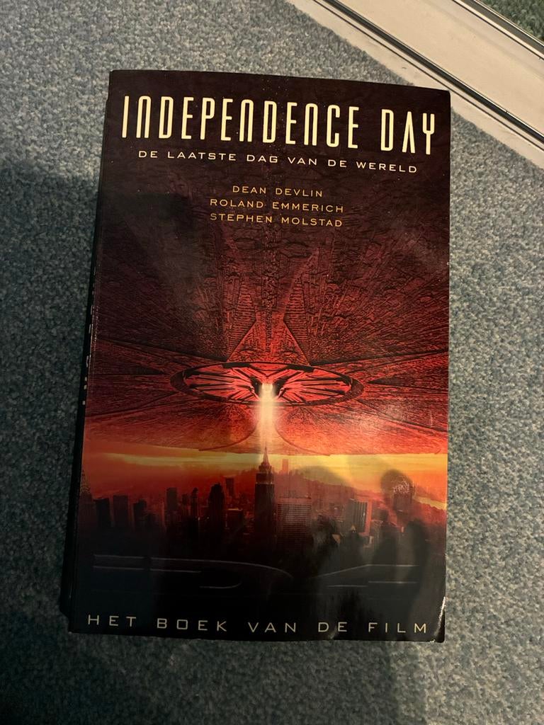 Independence Day: Het Boek van de Film, Ophalen of Verzenden, Gelezen, Film- of Tv-bewerking