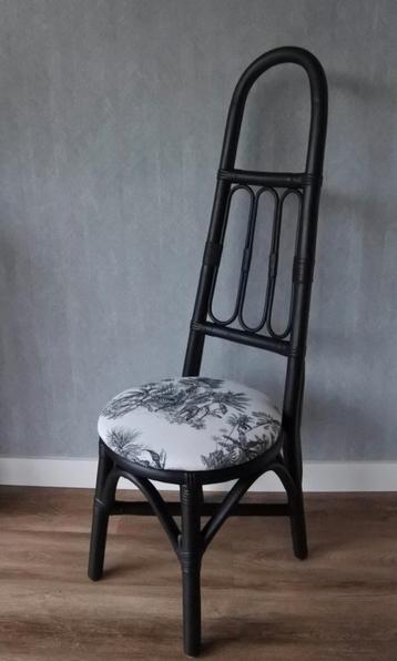 Zwarte Rotan Stoel met Safari Print beschikbaar voor biedingen