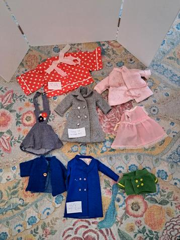 Vintage poppenkleding in verschillende maten beschikbaar voor biedingen