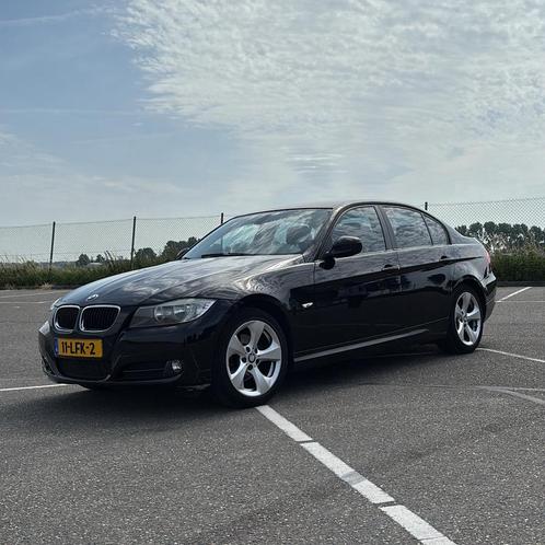 BMW 3-Serie 318i business line 105KW 2010 Zwart, Auto's, BMW, Particulier, 3-Serie, Benzine, A, Sedan, Handgeschakeld, Origineel Nederlands