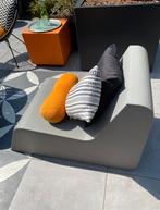 Koopje: Grijze lounge tuinstoel met oranje poef, coated foam, Ophalen, Gebruikt