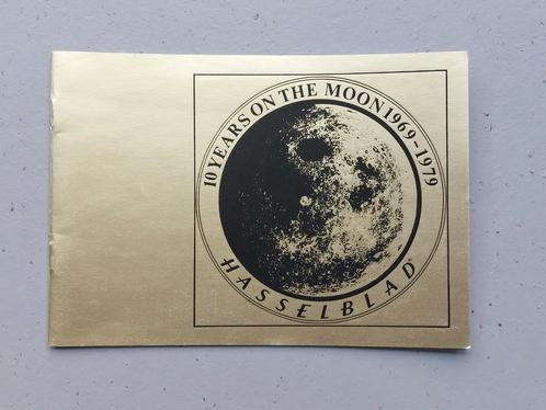 Hasselblad  10 years on the moon IZGST, Boeken, Catalogussen en Folders, Gelezen, Folder, Ophalen of Verzenden