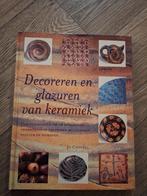 Decoreren en glazuren van keramiek - Jo Connell, Ophalen of Verzenden, Gelezen, Kleien en Boetseren, Jo Connell