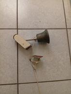 Antieke deurbel met veer, beslag en bevestiging onderdelen, Gebruikt, Vintage, Ophalen of Verzenden, Minder dan 100 cm