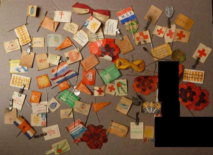 leuke partij papieren Speldjes   DIVERSE stichtingen, Verzamelen, Speldjes, Pins en Buttons, Gebruikt, Speldje of Pin, Overige onderwerpen