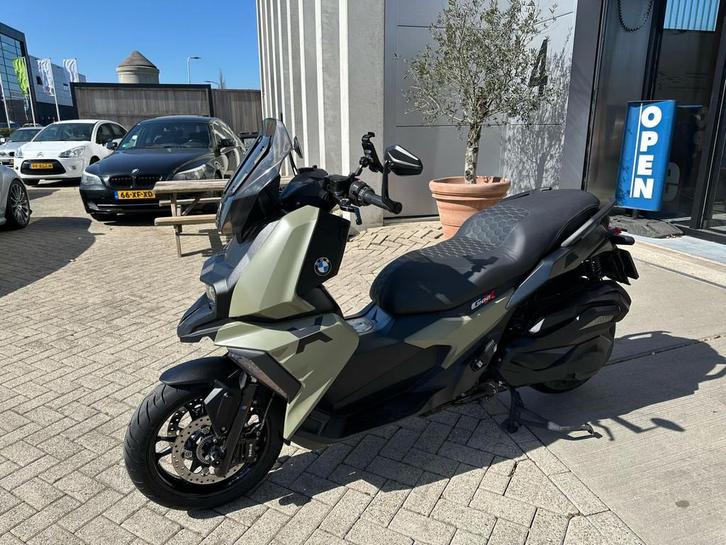 BMW Scooter C 400 X VOL! AKRA! NIEUWSTAAT! INRUIL MOGELIJK!, Motoren, Motoren | BMW, Bedrijf, Scooter, 12 t/m 35 kW, ABS, Handvatverwarming