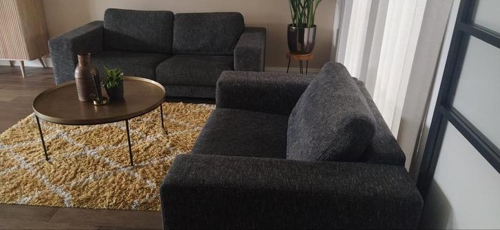 Montel 2 zits bank grijs zwart in mooie staat, Huis en Inrichting, Banken | Bankstellen, Zo goed als nieuw, Rechte bank, Tweepersoons