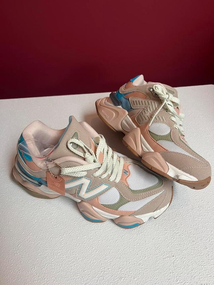 Nieuwe sneakers New Balance 9060 “Festival Pack Blue” Mt 40, Kleding | Dames, Schoenen, Nieuw, Sneakers of Gympen, Beige, Ophalen of Verzenden