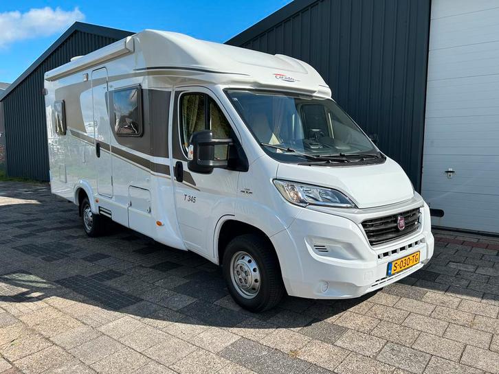 Carado T345 2016 frans bed, Caravans en Kamperen, Campers, Bedrijf, tot en met 4, Half-integraal, Carado, Fiat, Diesel, Handgeschakeld