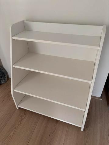 Gratis op te halen – witte kast / boekenrek kinderkamer beschikbaar voor biedingen