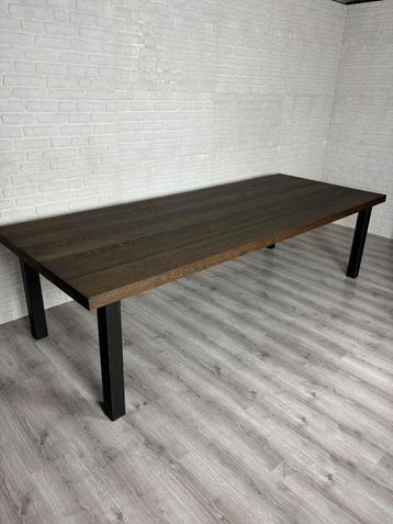 Eiken tafel NIEUW beschikbaar voor biedingen