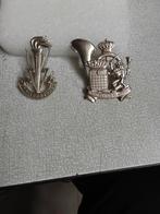 Twee baret emblemen, Verzamelen, Ophalen of Verzenden, Landmacht, Nederland, Embleem of Badge