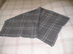 NIEUW - grote grijze omslagdoek - 2 verschillende kanten, Kleding | Dames, Ophalen, Nieuw