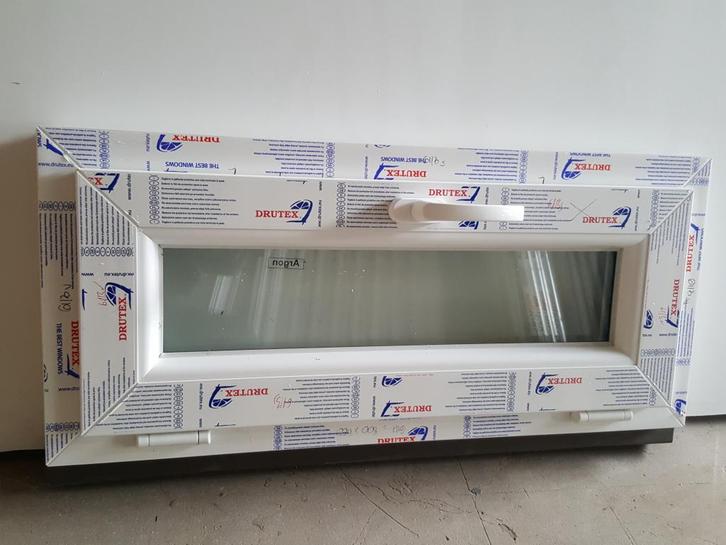 Kunststof kiep kozijn 80 x 32 cm wit RAL 9016, Doe-het-zelf en Verbouw, Kozijnen en Schuifpuien, Nieuw, Raamkozijn, Kunststof