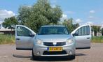 Dacia Sandero 1.2 16V 2010 Grijs, Auto's, Origineel Nederlands, Te koop, Zilver of Grijs, 5 stoelen