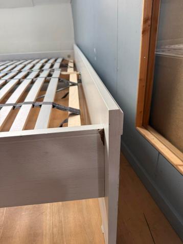 IKEA Brusali Bedframe wit 160x200 + Lattenbodems - afbeelding 3