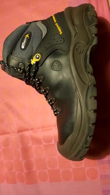 Werkschoenen beschikbaar voor biedingen
