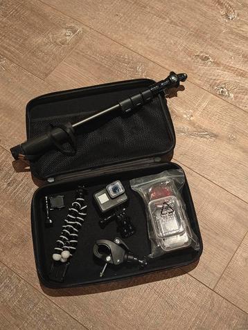 GoPro Hero 5 met accessoires beschikbaar voor biedingen