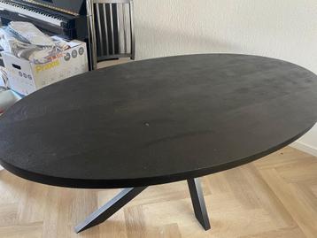 Ovale eettafel – 180x100 cm – zwart – zo goed als nieuw beschikbaar voor biedingen